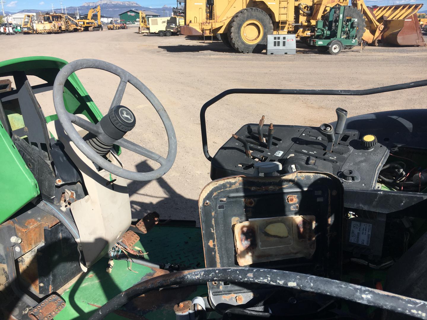 ./imagenes/INVOICE/2019/15372/TRACTOR JOHN DEERE_6520D (7) - copia.JPG